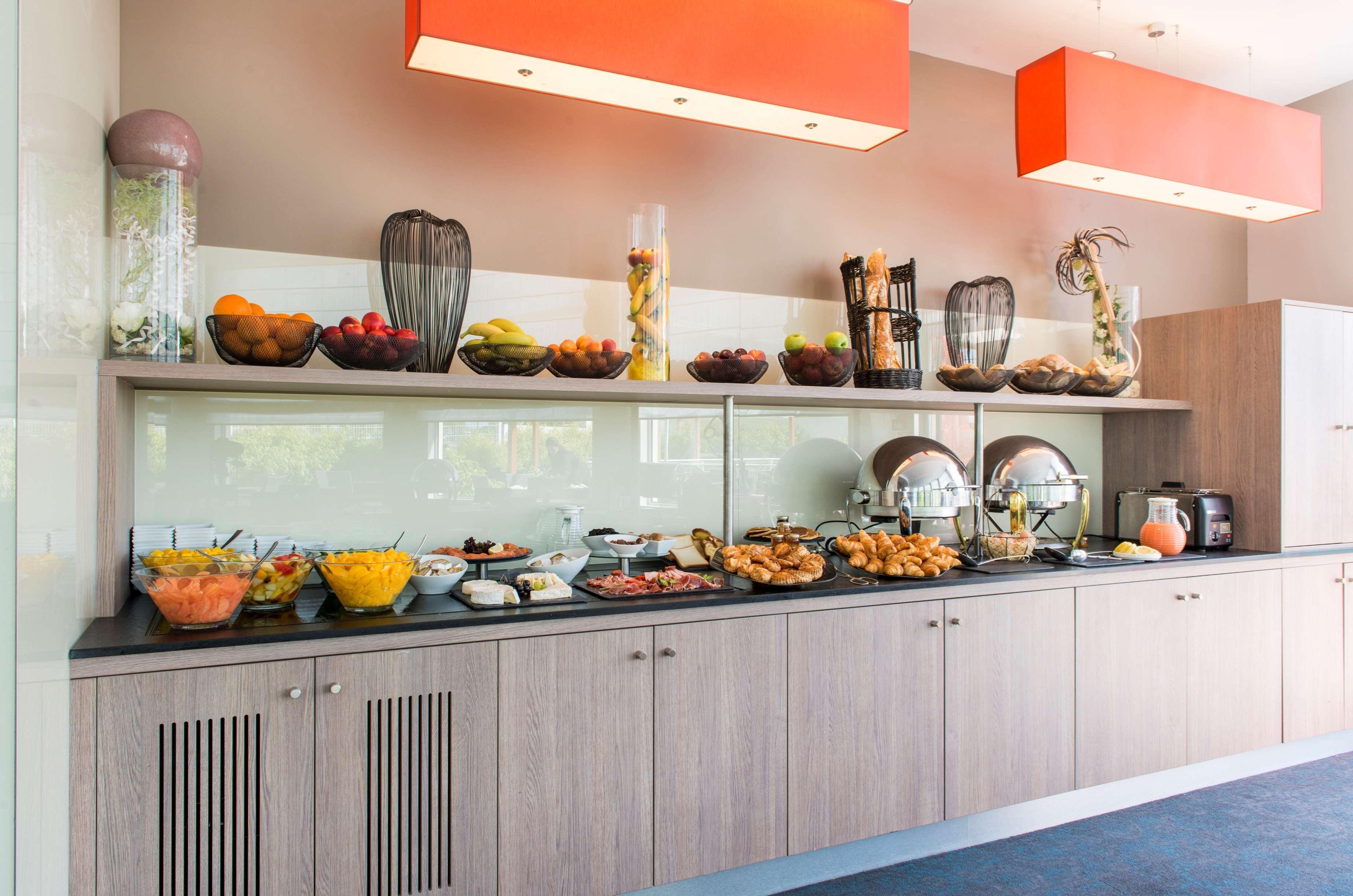 Best Western Plus Paris Сакле Ресторант снимка