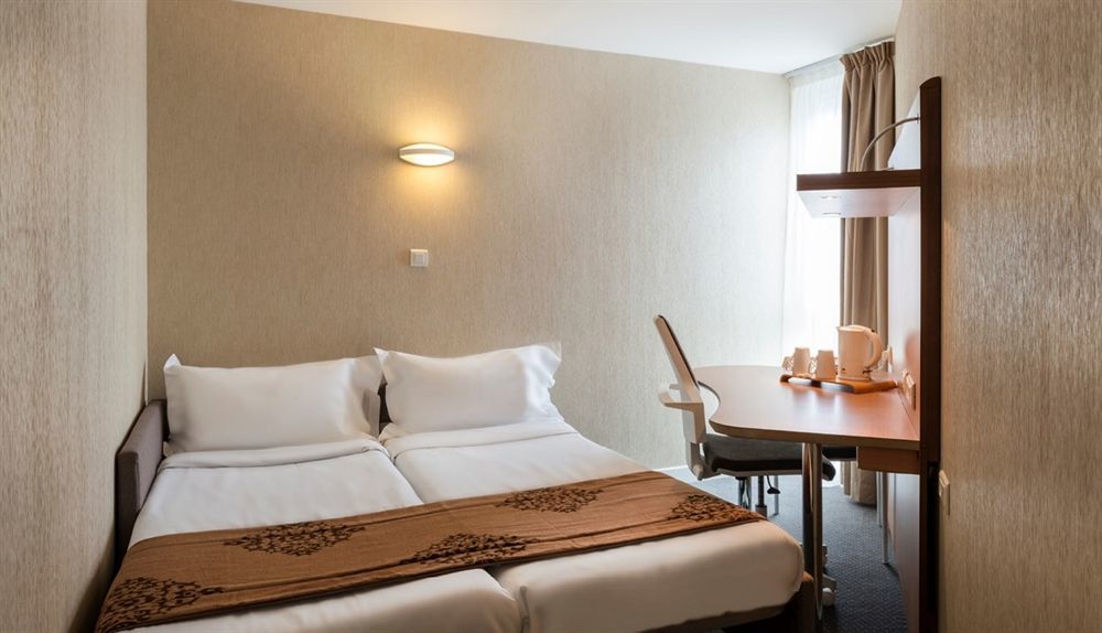 Best Western Plus Paris Сакле Екстериор снимка